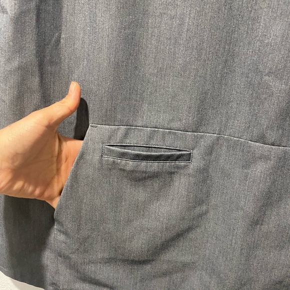 Figs Scrubs Women Sz L gray color with pockets in front - Picture 3 of 7